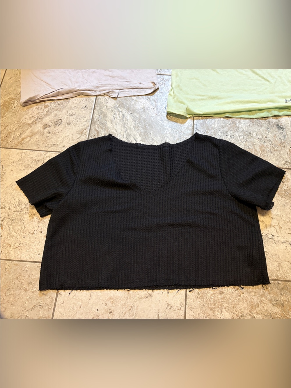Black V-Neck Short Sleeve Cropped Top - Women